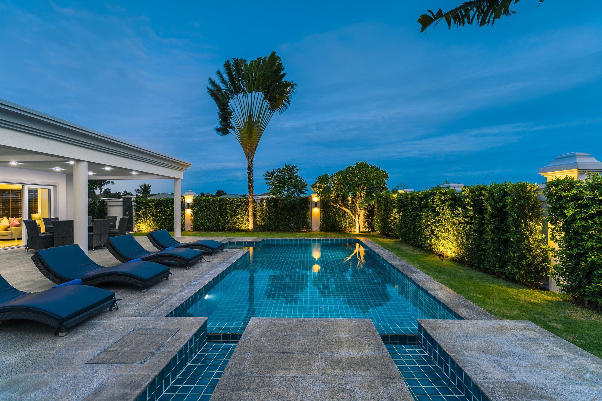 Luxury Pool 608